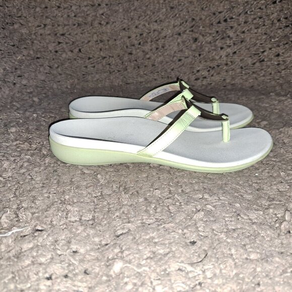 VIONIC-Thongs/Flip Flops-Pale Green Patent/Silver Medallion-Sz 36-5/6-Excellent - Picture 5 of 8